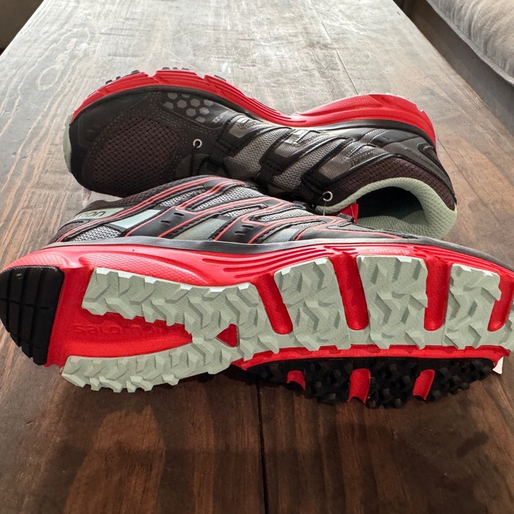 New Salomon Trail Shoes Size 9 Magnet/Black/Poppy Red - Picture 2 of 4
